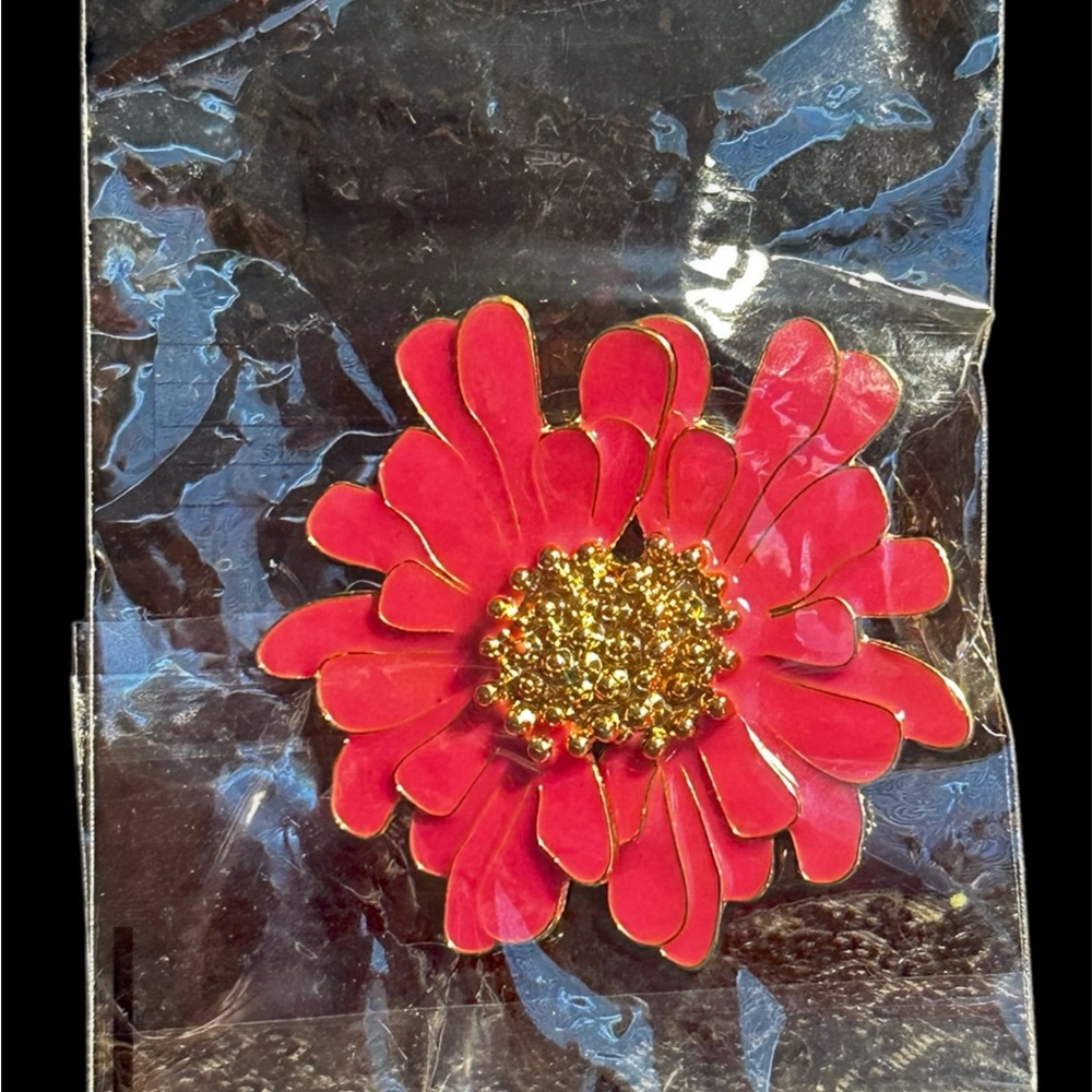 Elegant Gold and Pink Floral Brooch